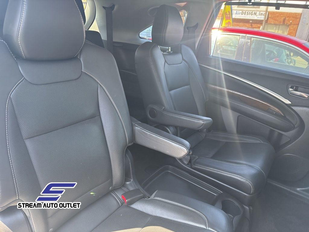 Vehicle image 15 of 40