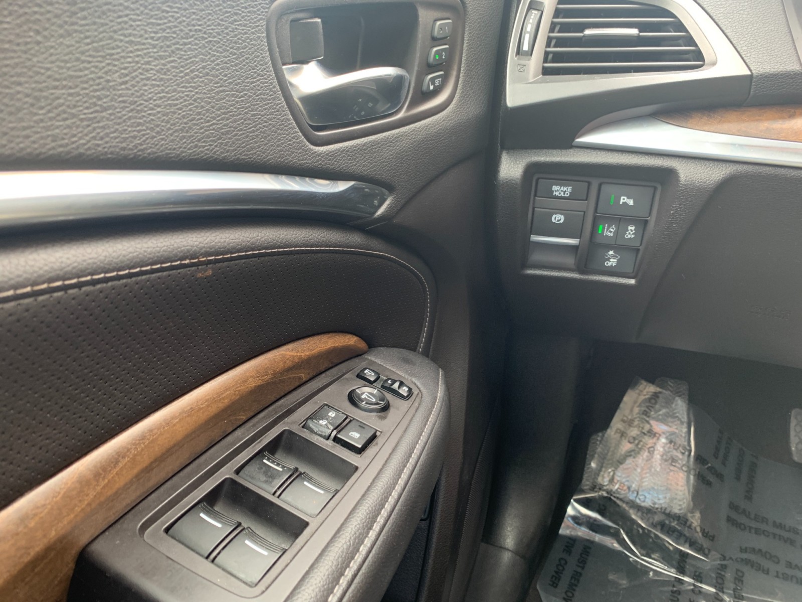 Vehicle image 14 of 36