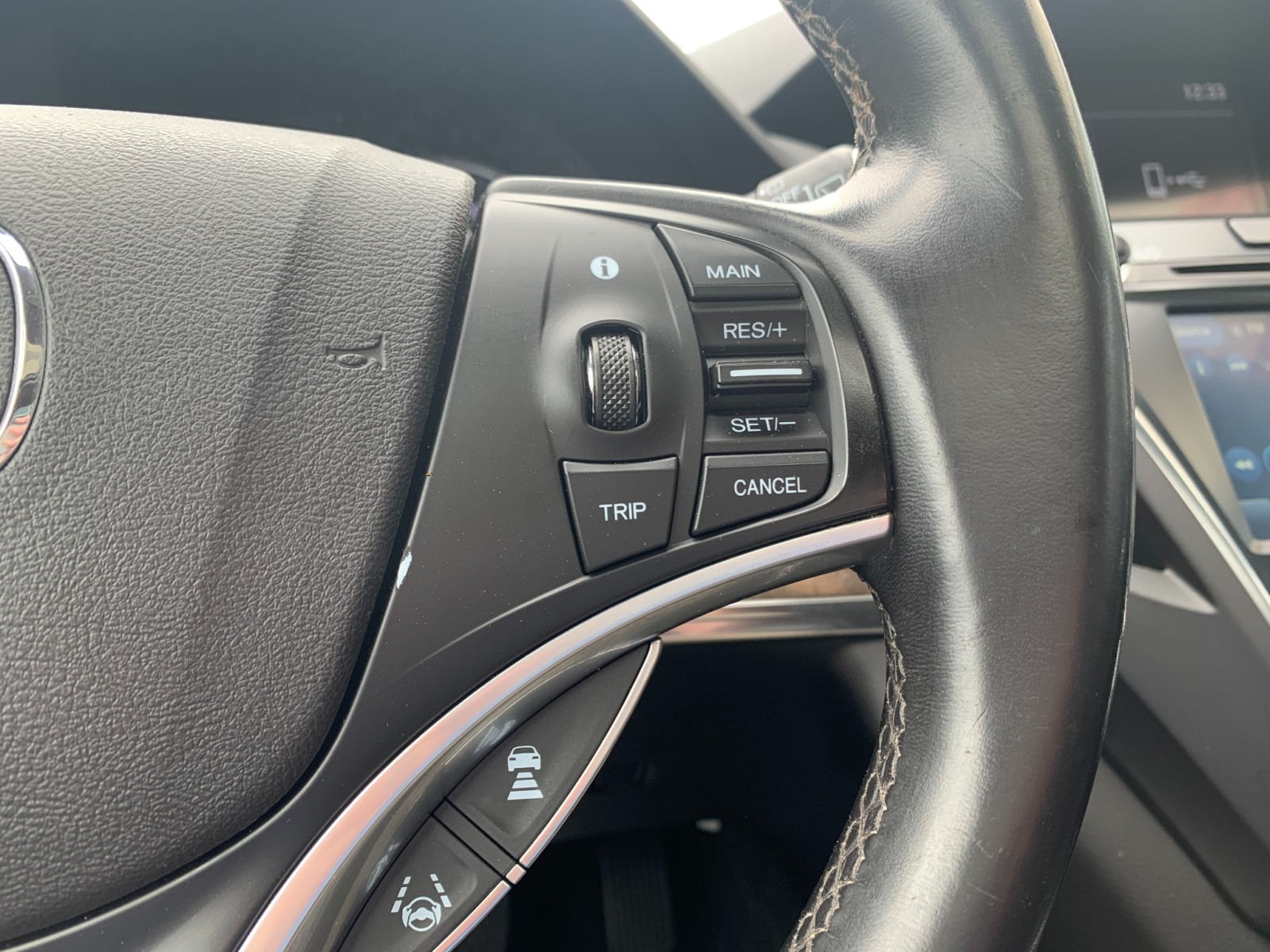 Vehicle image 17 of 36