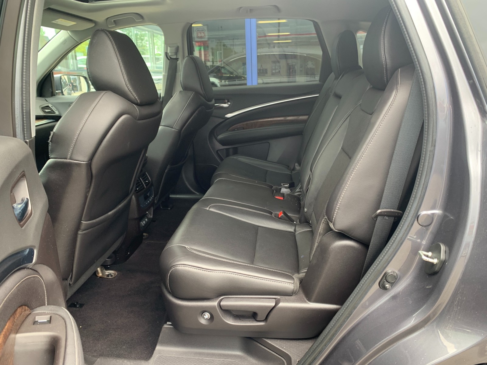 Vehicle image 26 of 36