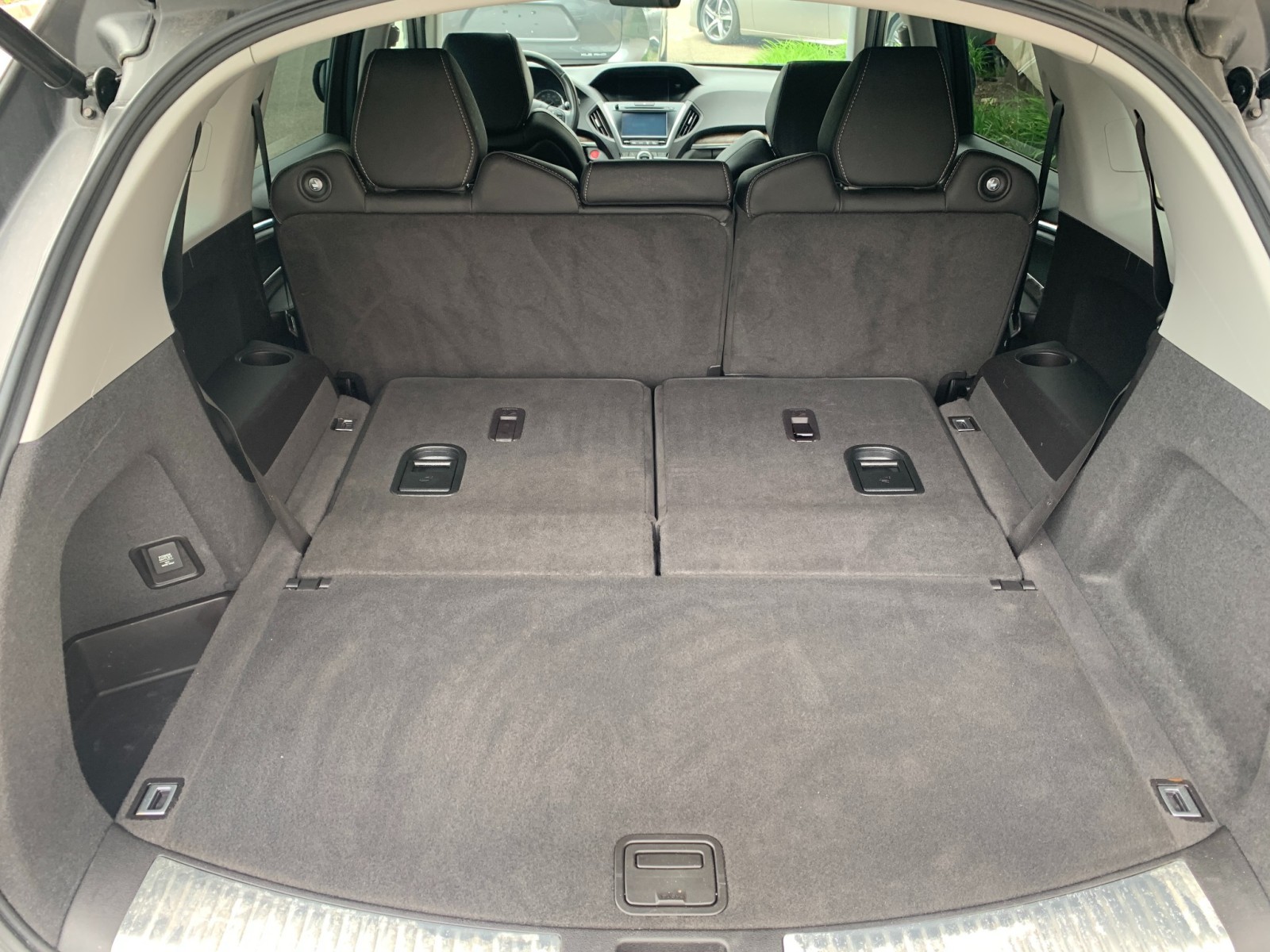 Vehicle image 10 of 36