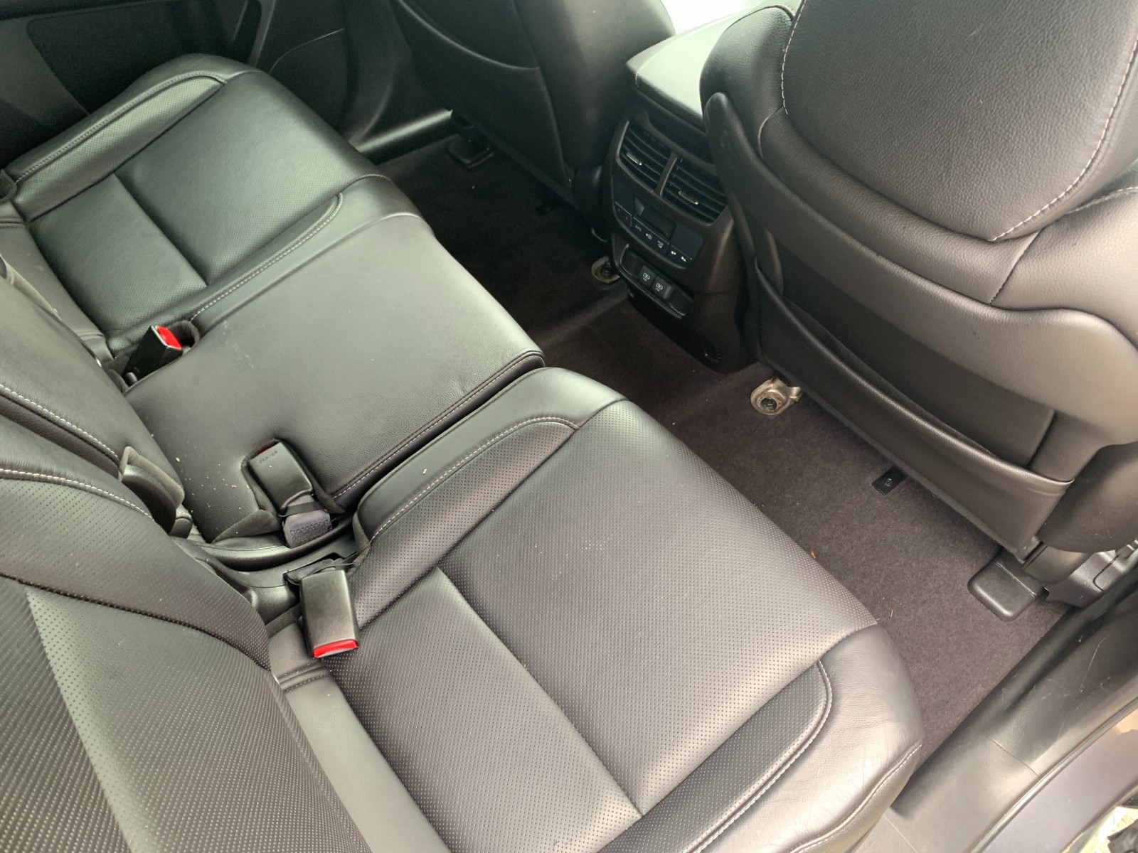 Vehicle image 31 of 36