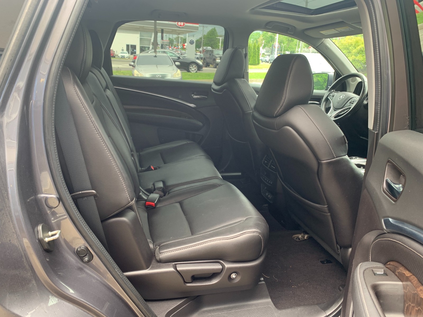 Vehicle image 29 of 36