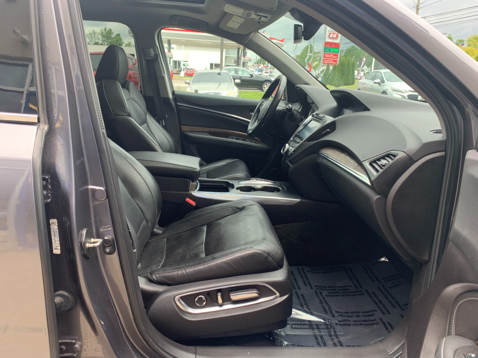 Vehicle image 33 of 36