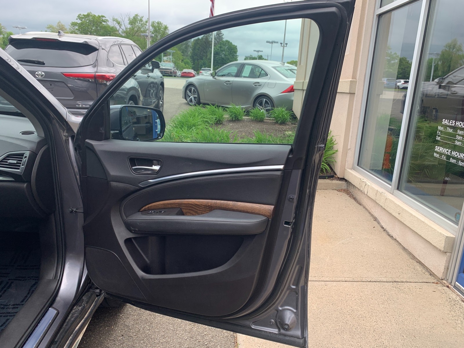 Vehicle image 34 of 36