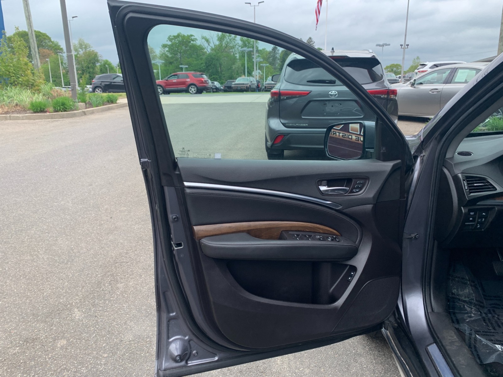 Vehicle image 12 of 36