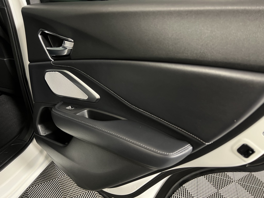 Vehicle image 29 of 52