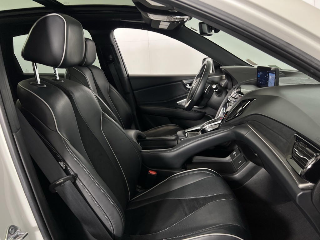 Vehicle image 14 of 52