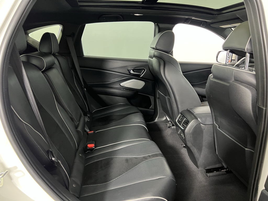 Vehicle image 13 of 52