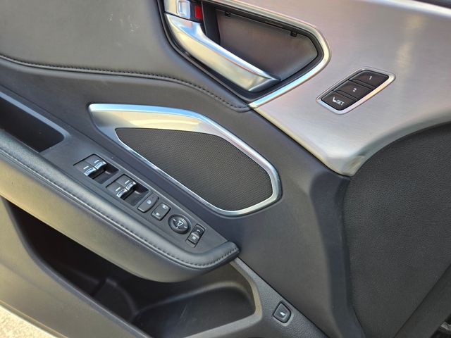 Vehicle image 23 of 47