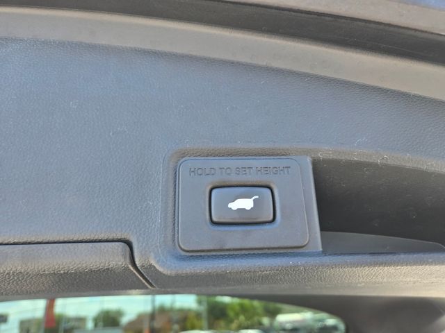Vehicle image 19 of 47