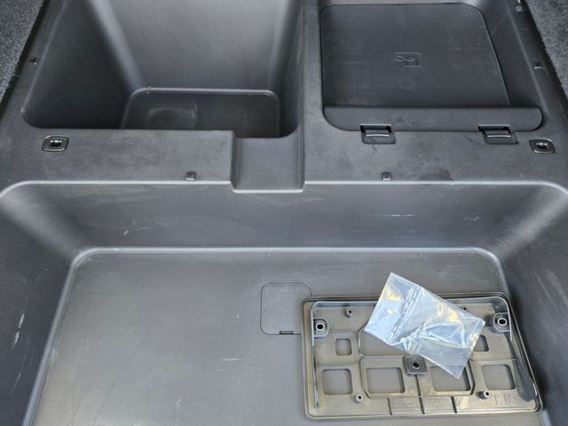 Vehicle image 21 of 47