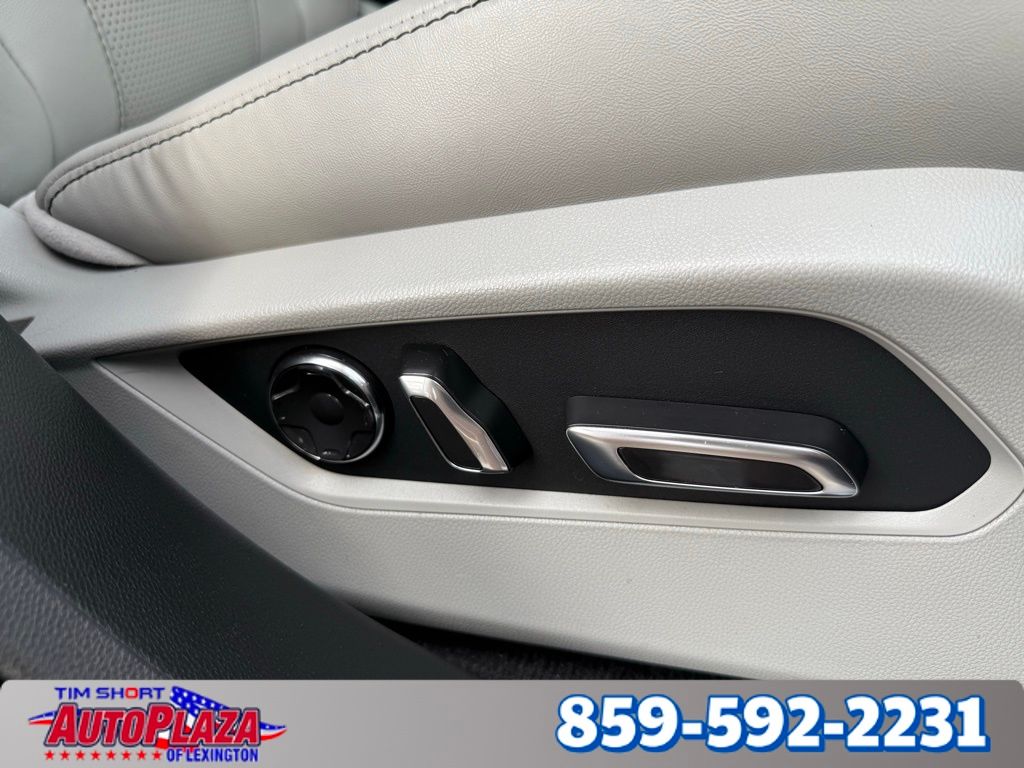 Vehicle image 28 of 36