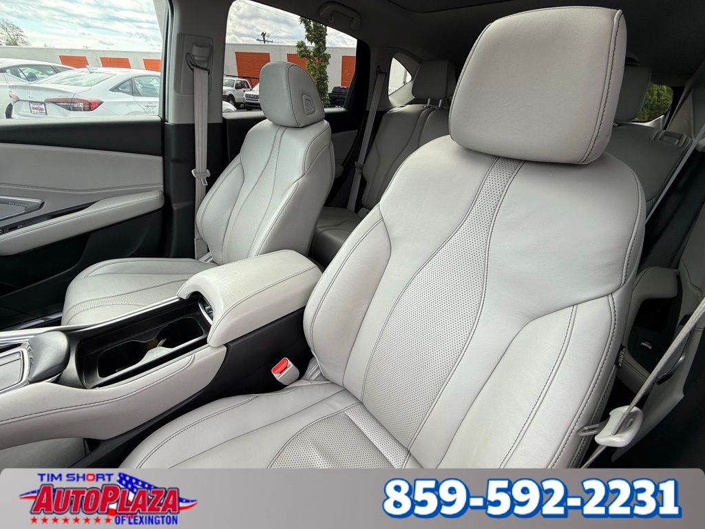 Vehicle image 14 of 36