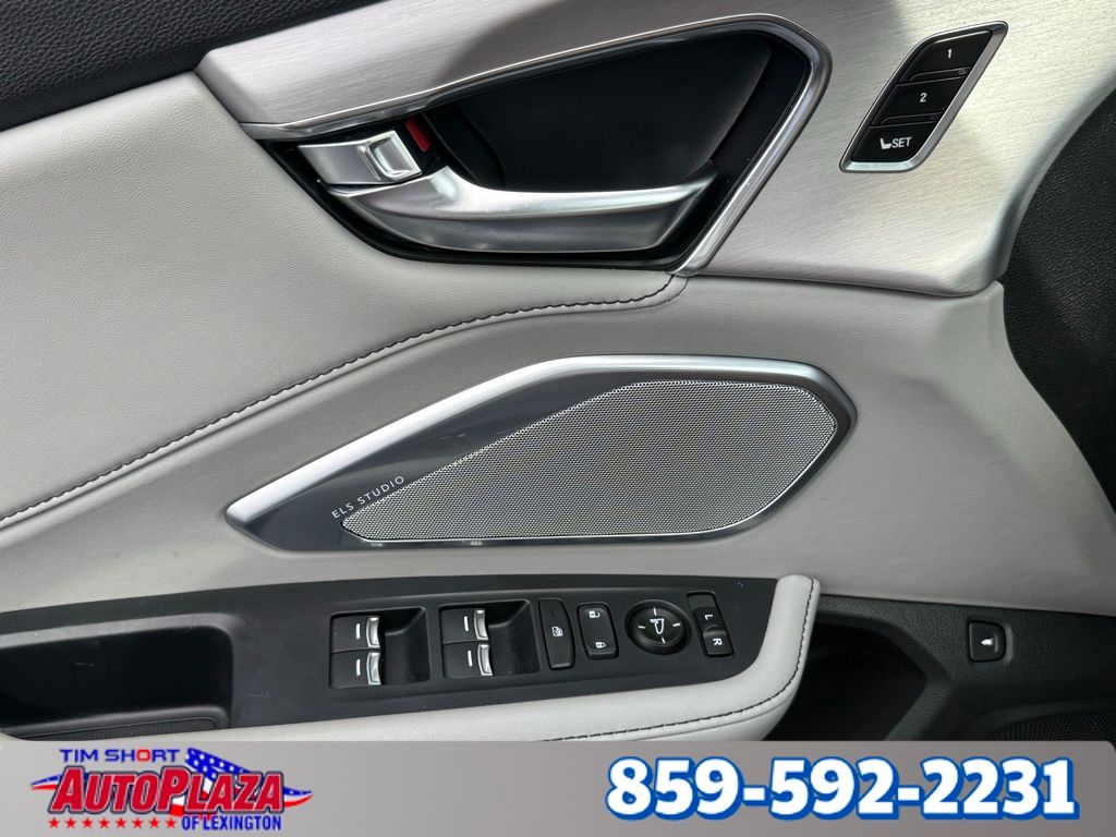 Vehicle image 25 of 36