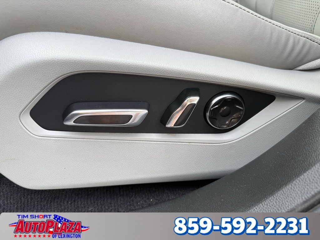Vehicle image 31 of 36