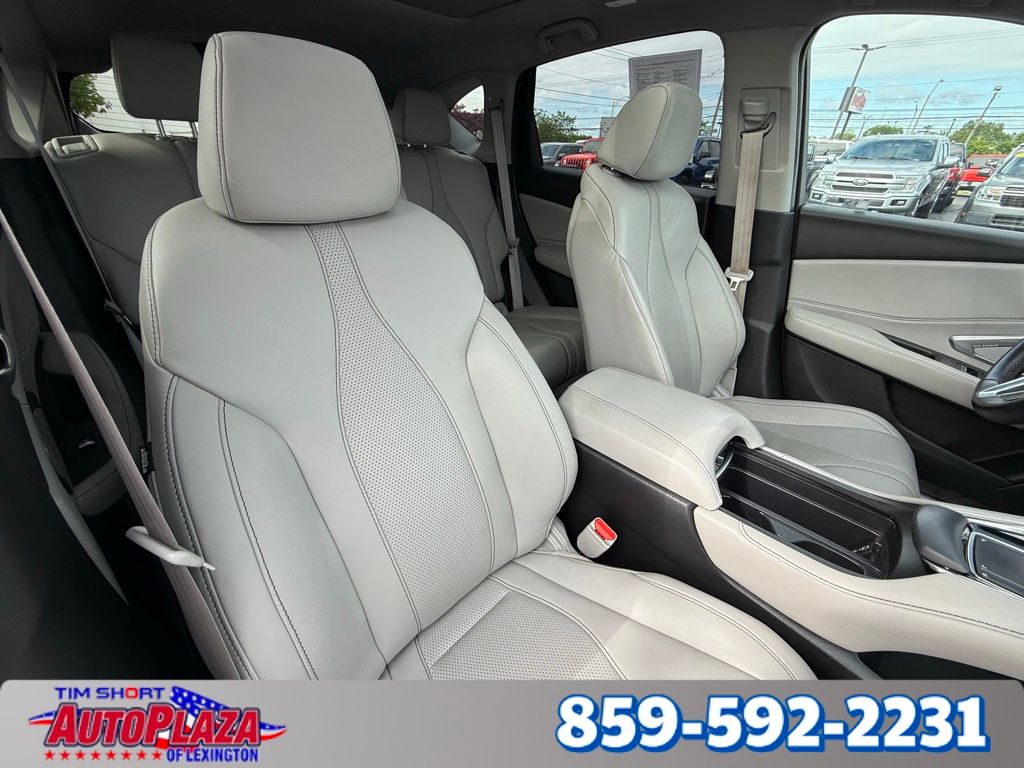 Vehicle image 13 of 36