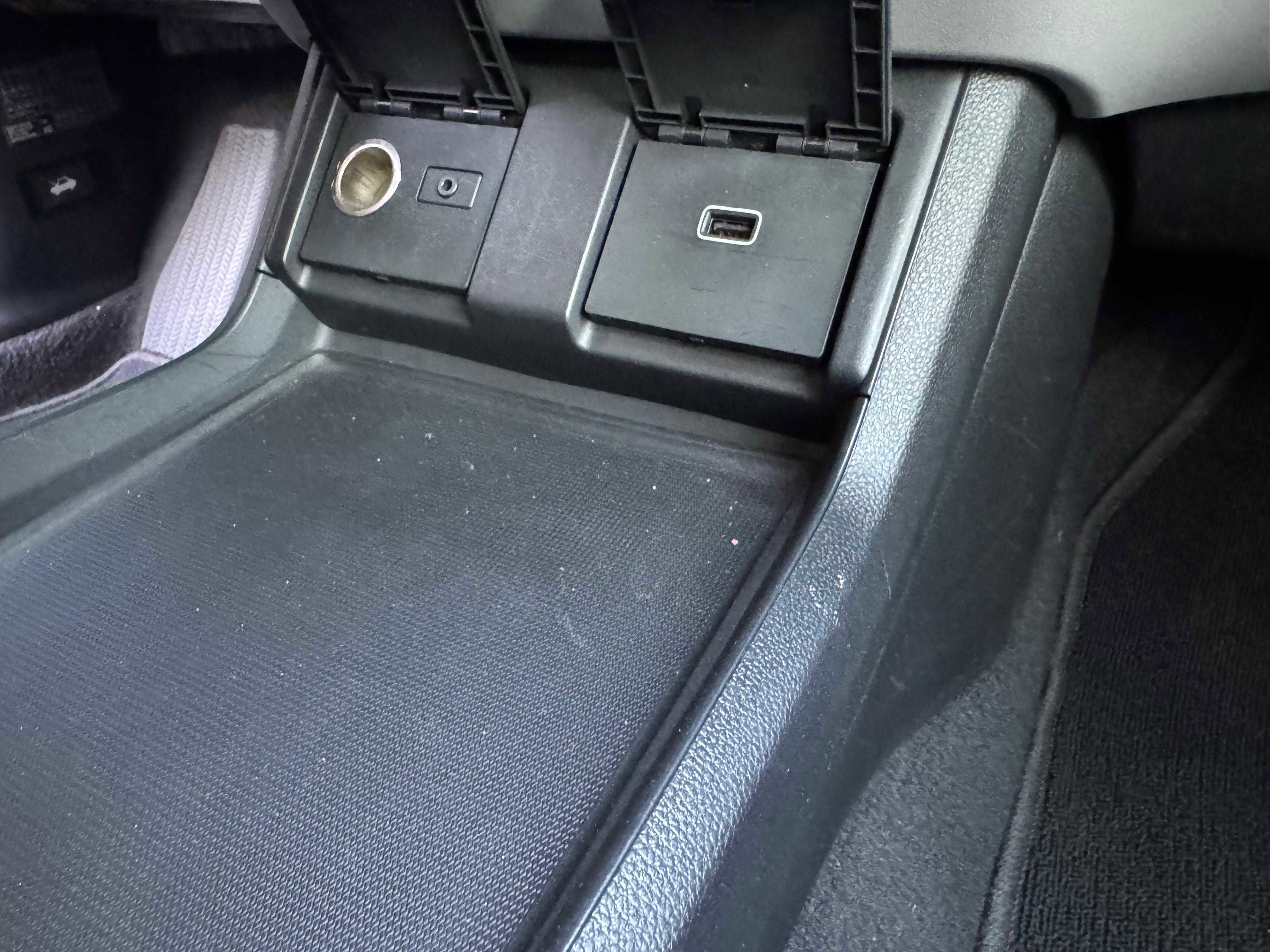 Vehicle image 80 of 83