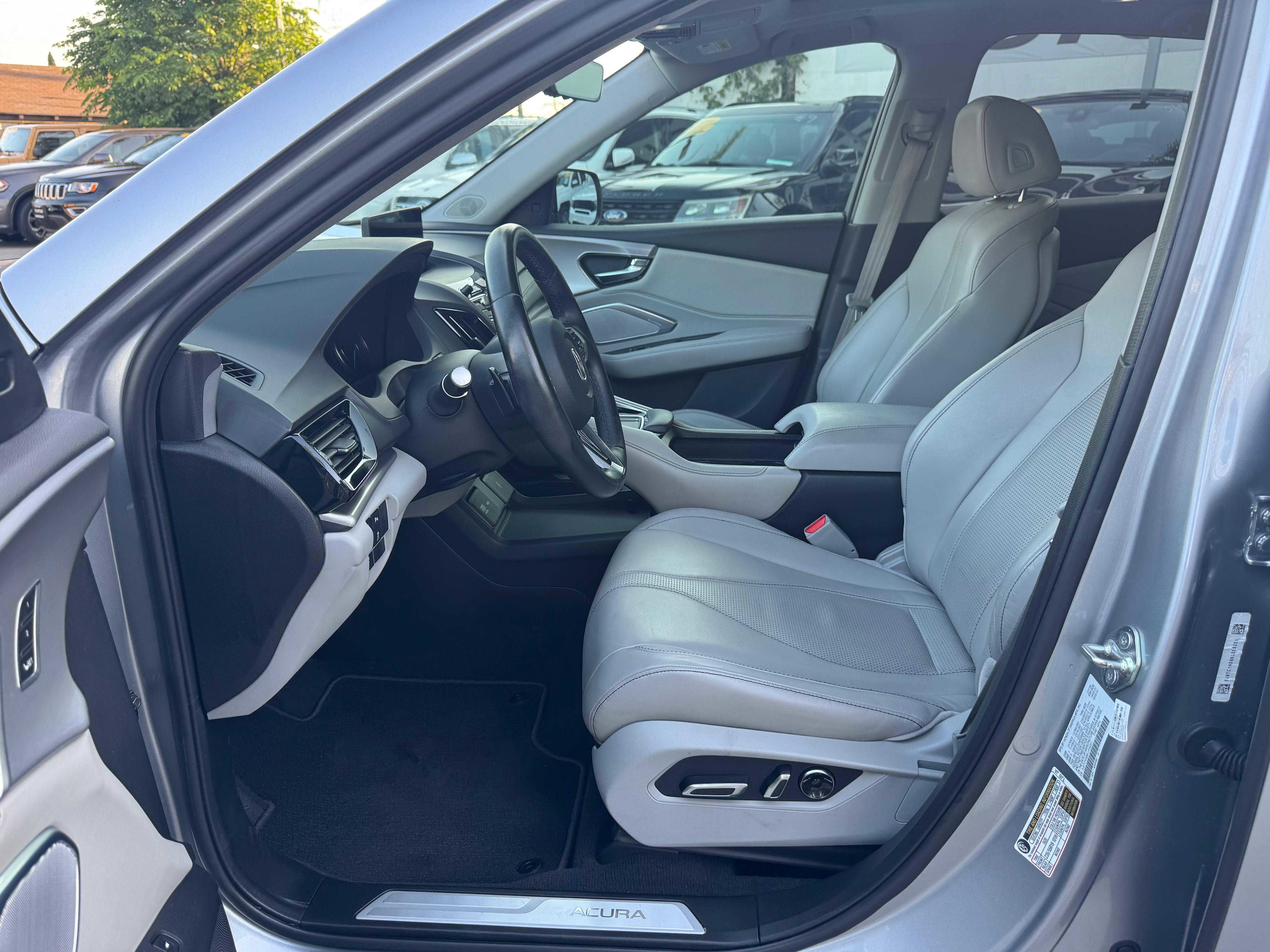 Vehicle image 26 of 83