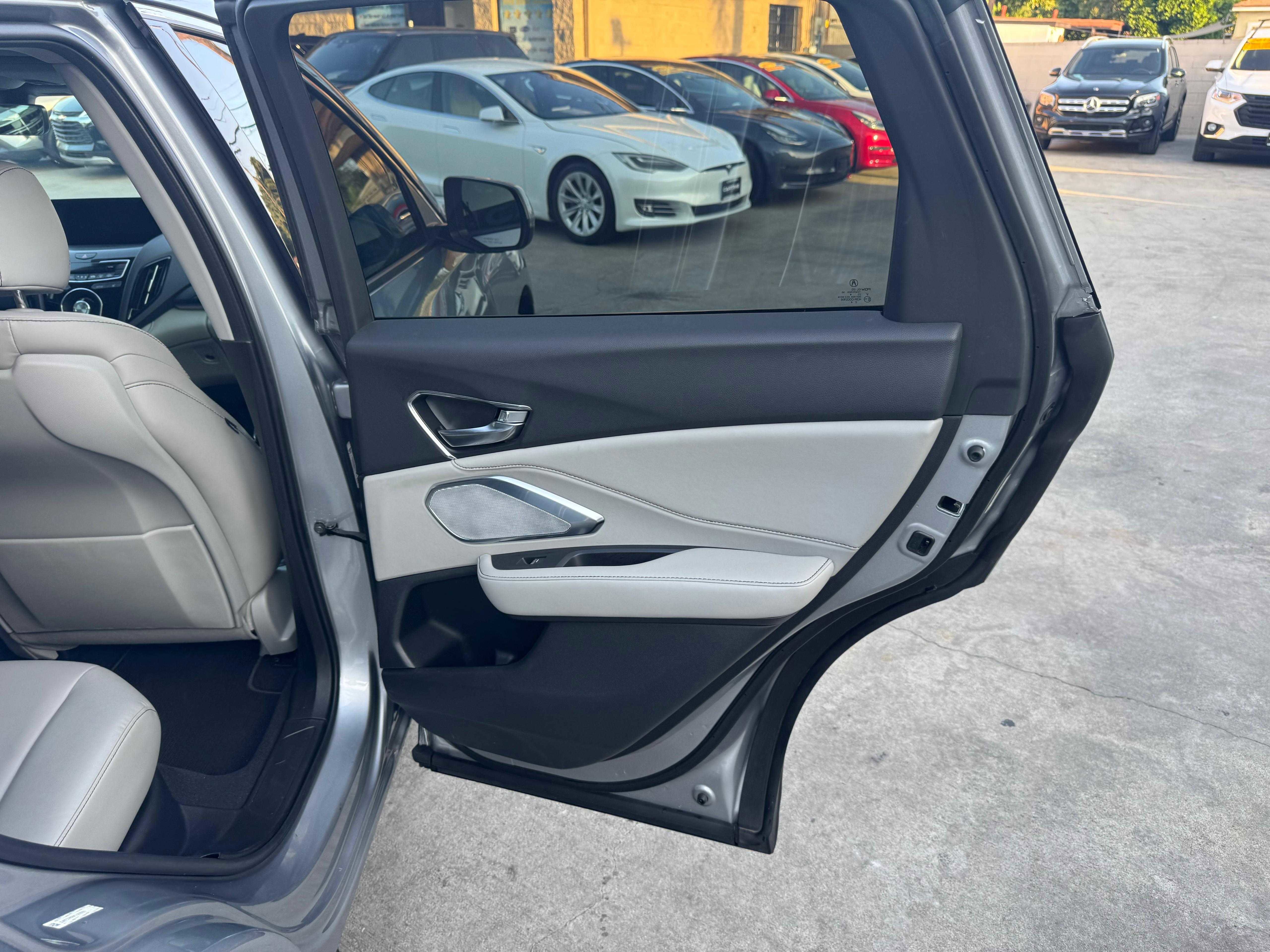 Vehicle image 47 of 83