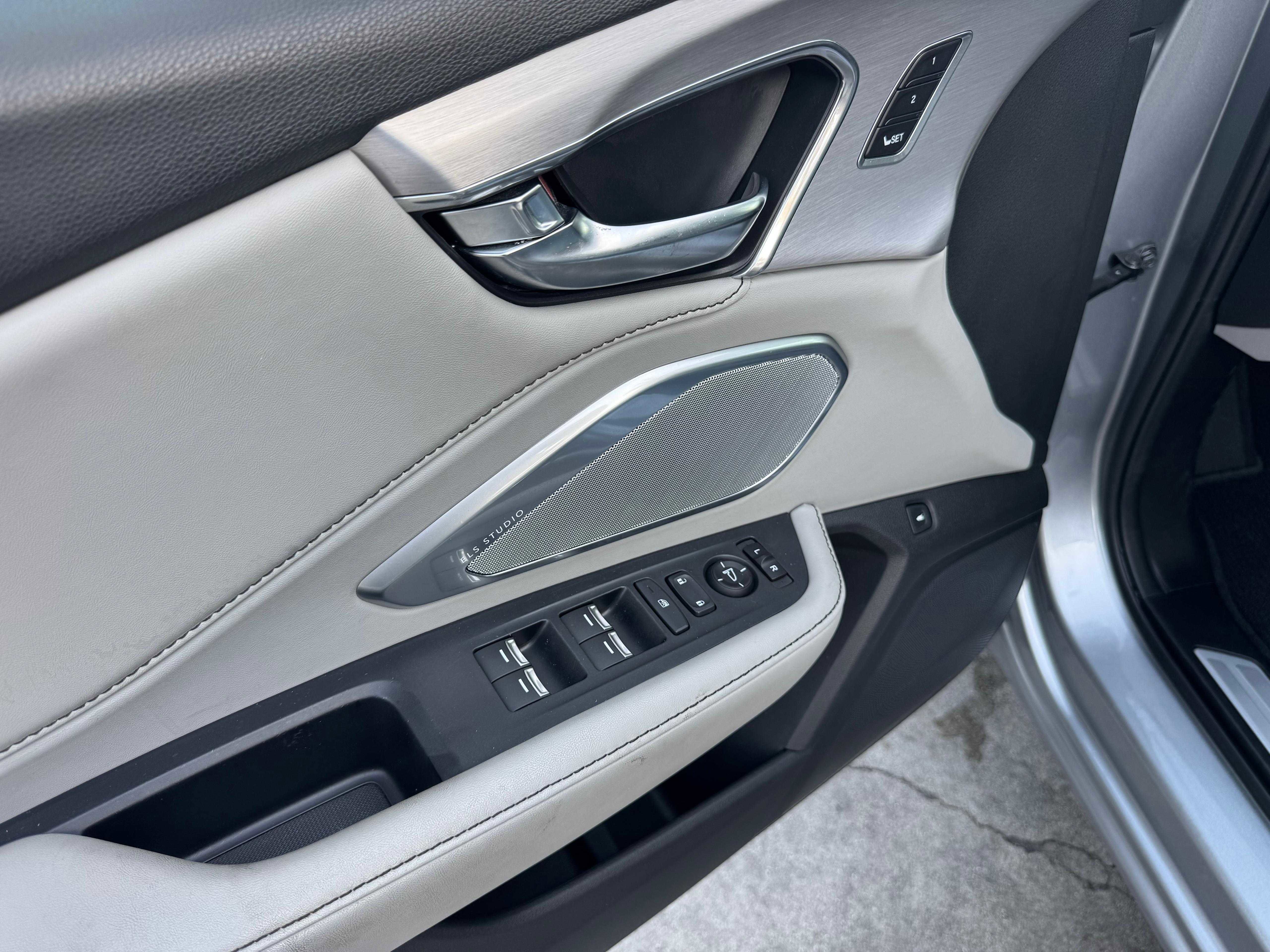 Vehicle image 25 of 83