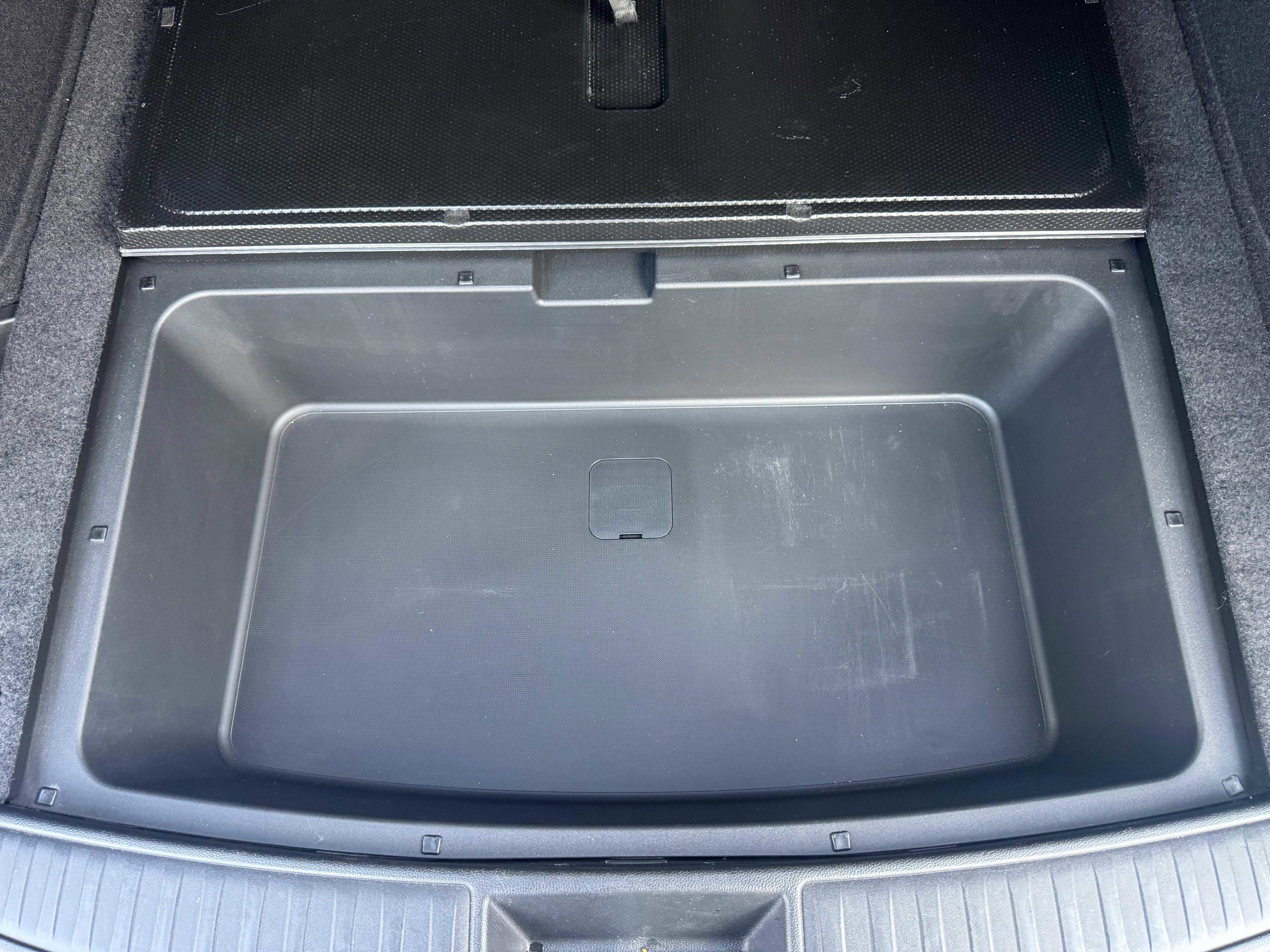 Vehicle image 17 of 83