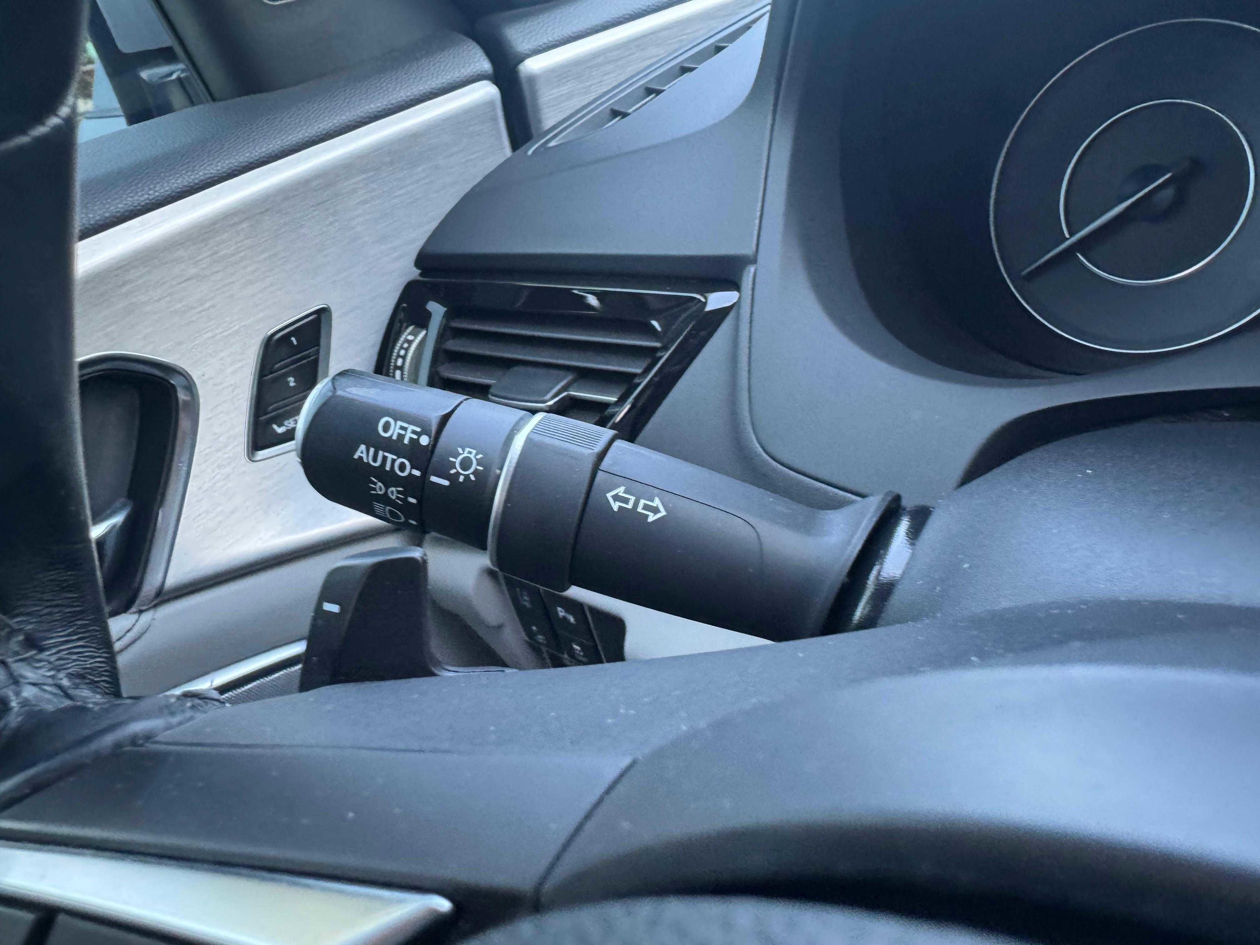 Vehicle image 32 of 83