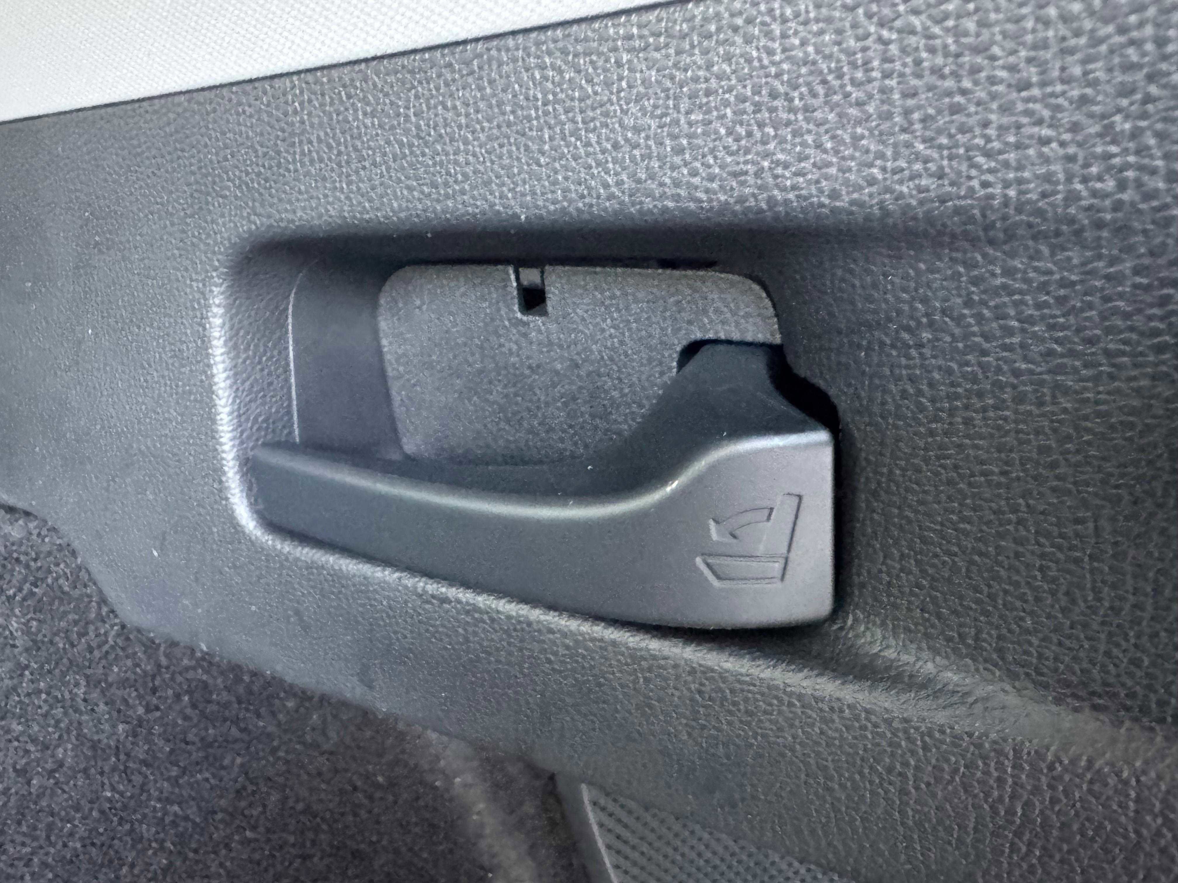Vehicle image 21 of 83