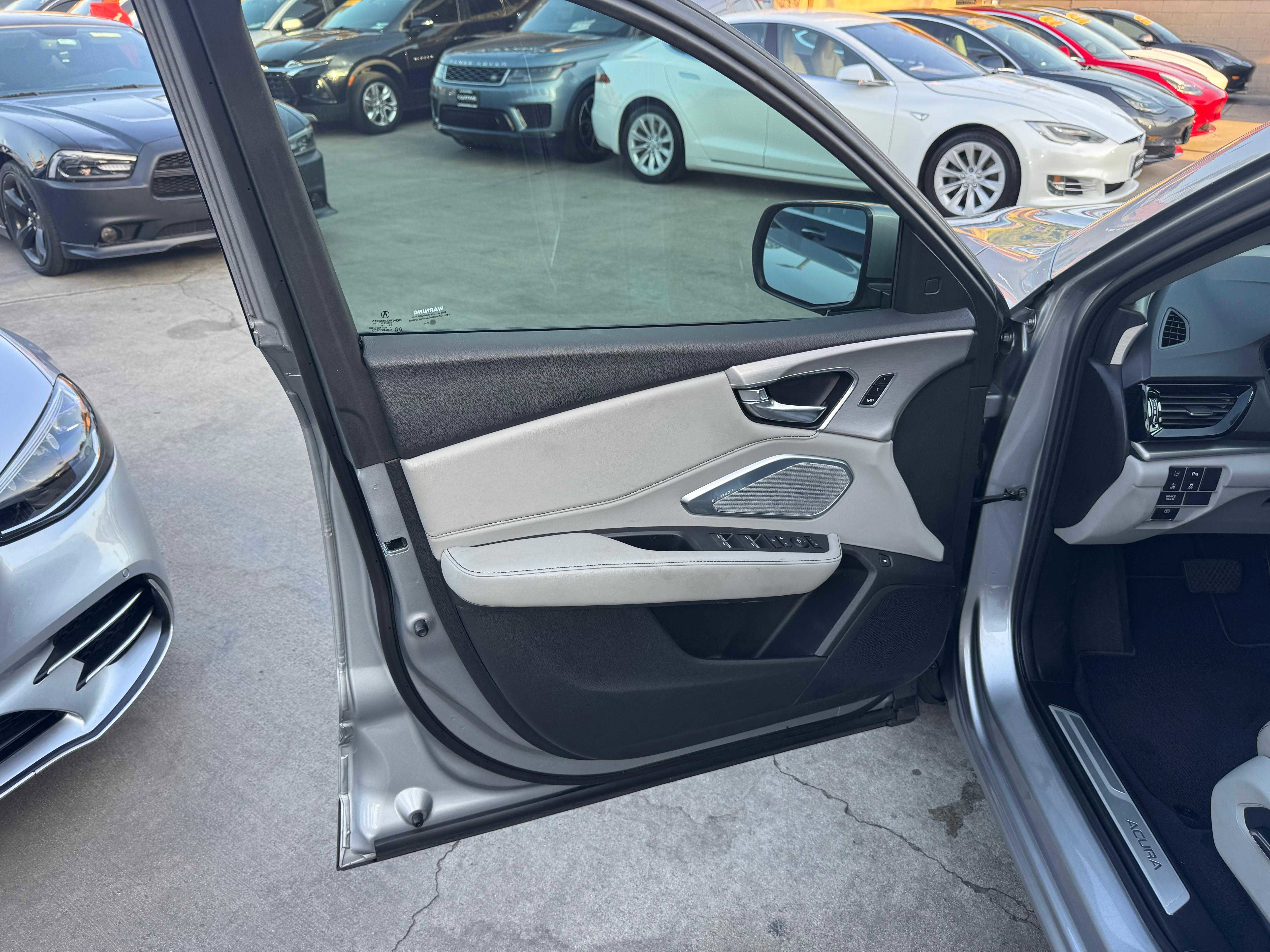 Vehicle image 30 of 83