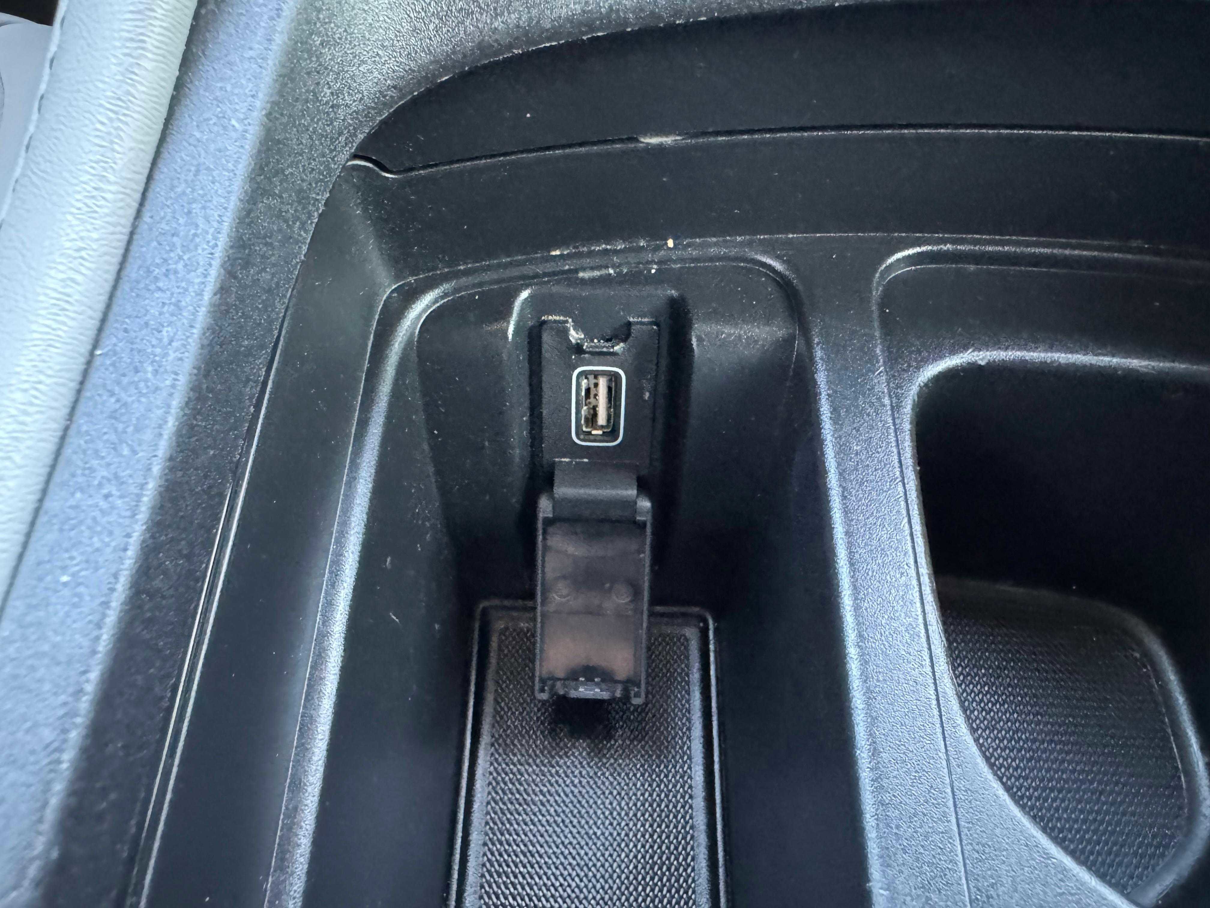 Vehicle image 61 of 83