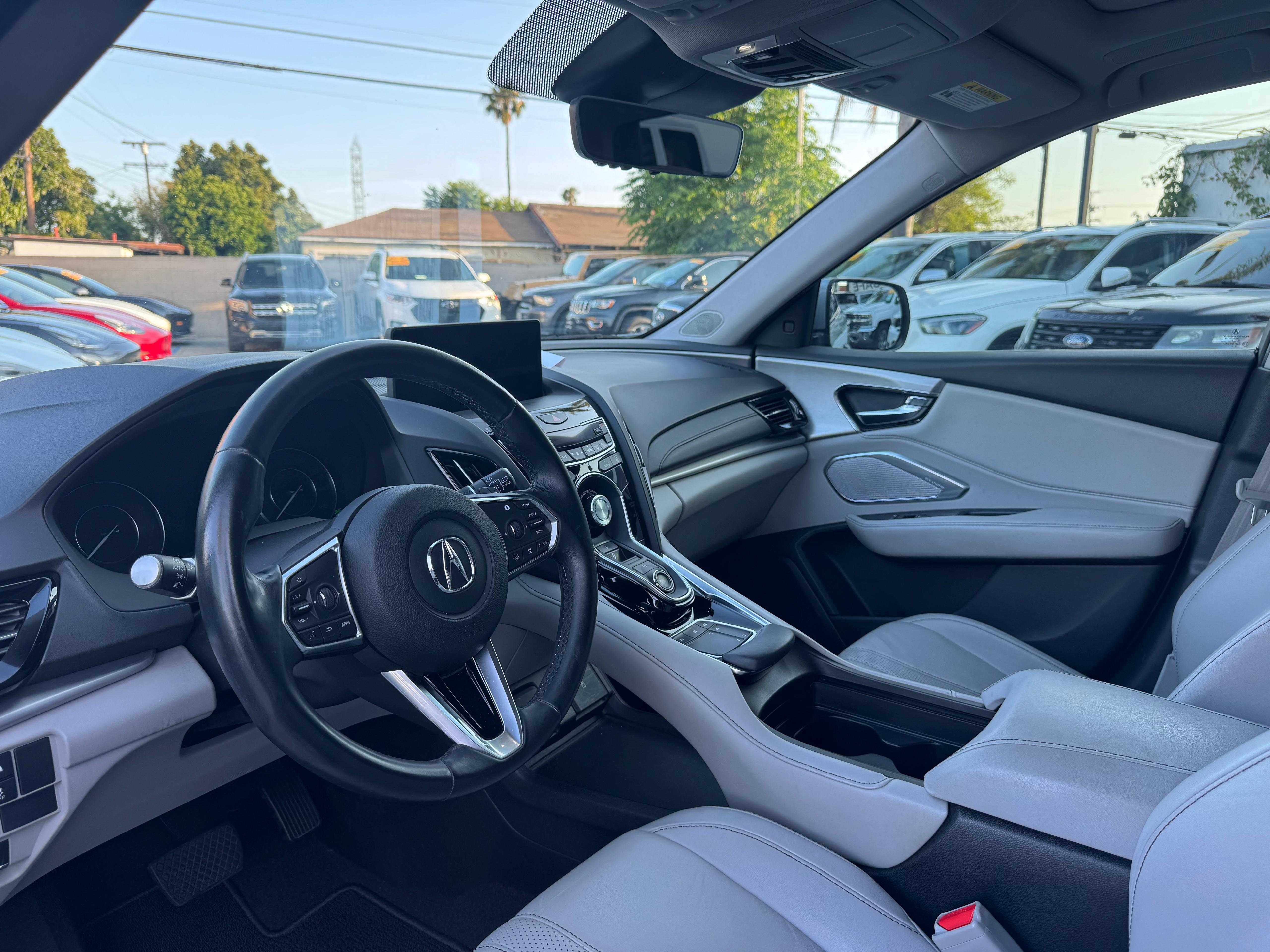 Vehicle image 28 of 83