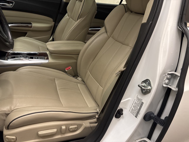 Vehicle image 12 of 28
