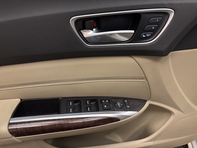 Vehicle image 11 of 28