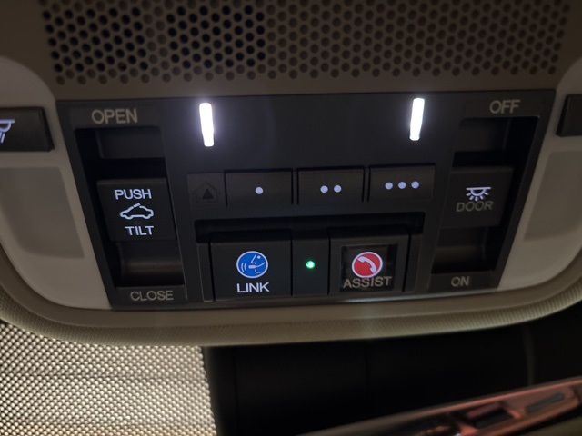 Vehicle image 22 of 28