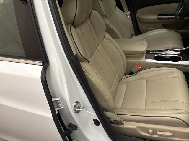 Vehicle image 25 of 28