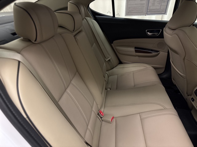 Vehicle image 24 of 28