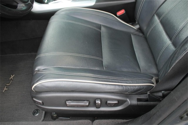 Vehicle image 16 of 23