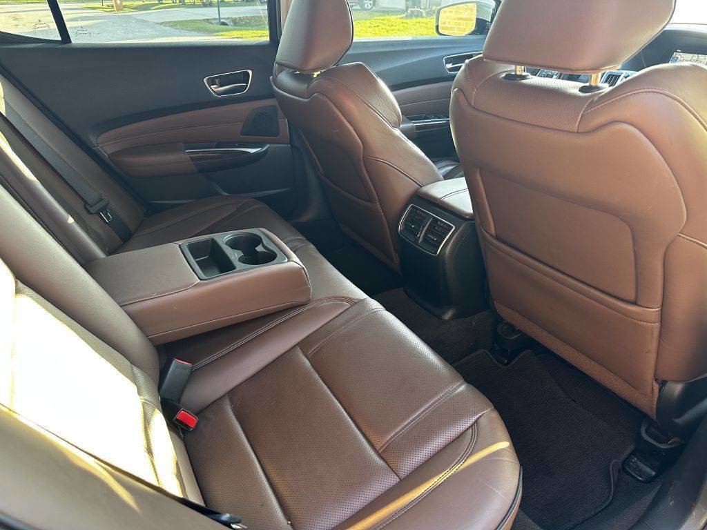 Vehicle image 13 of 14