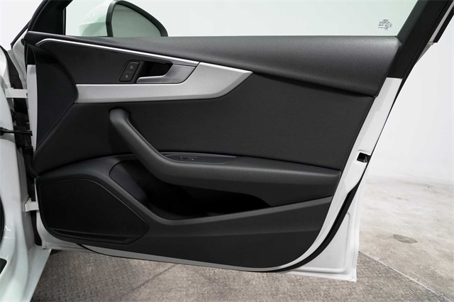 Vehicle image 22 of 30