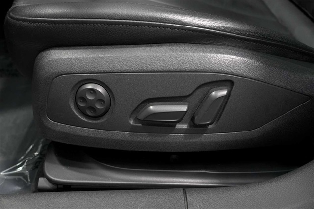 Vehicle image 29 of 30