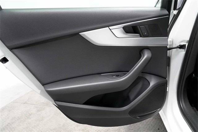 Vehicle image 20 of 30