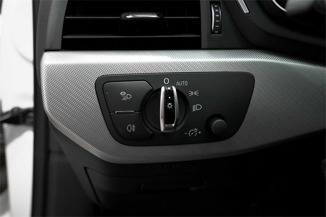 Vehicle image 26 of 30
