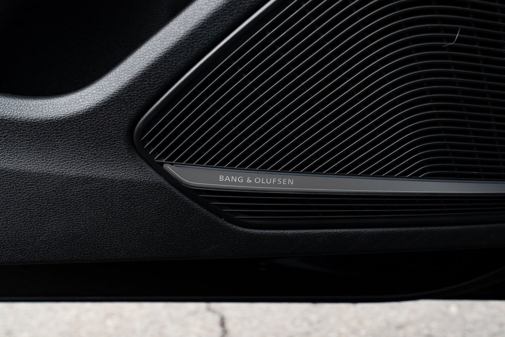 Vehicle image 21 of 29