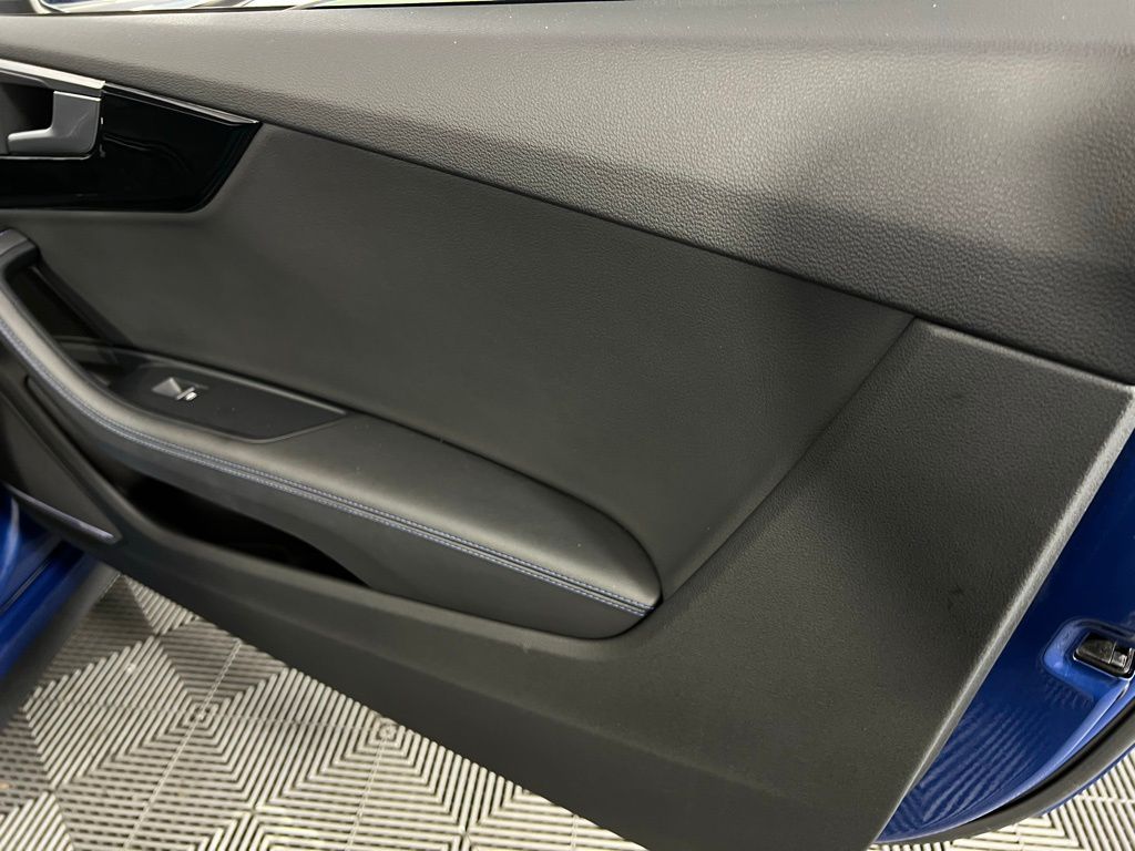 Vehicle image 25 of 45