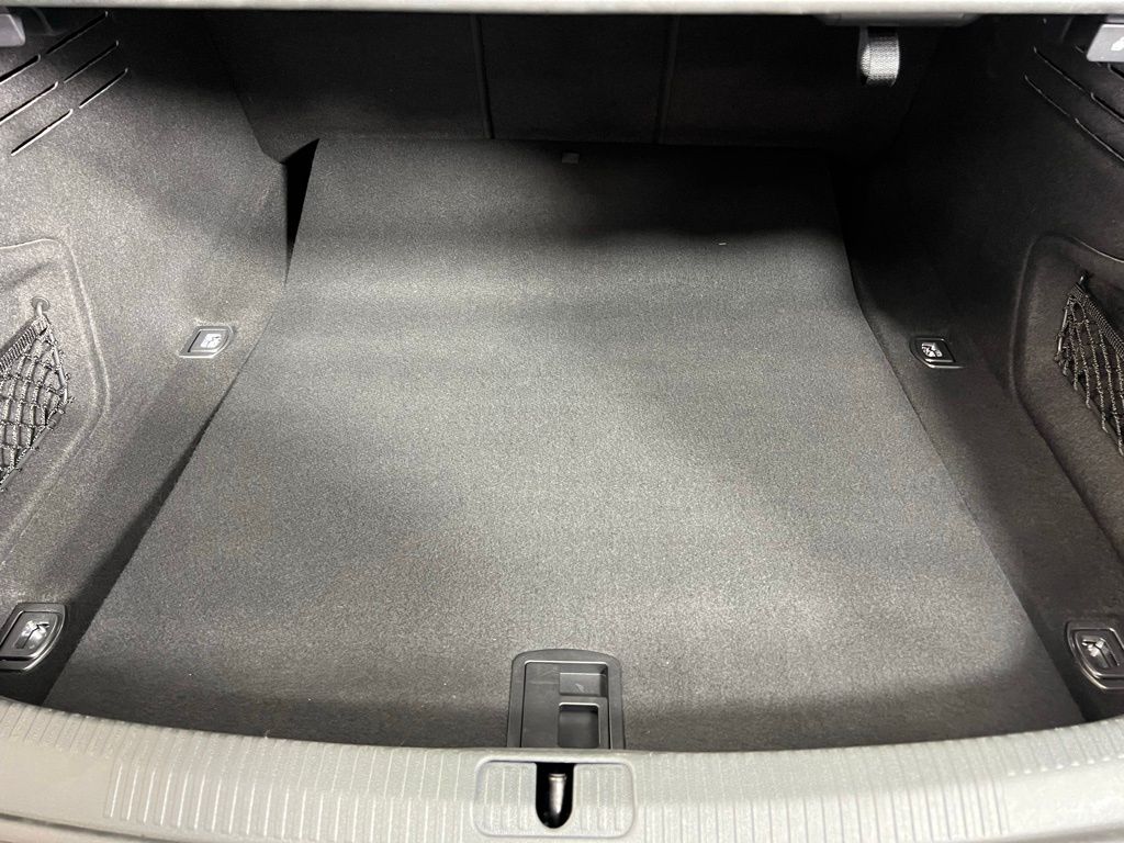 Vehicle image 11 of 45