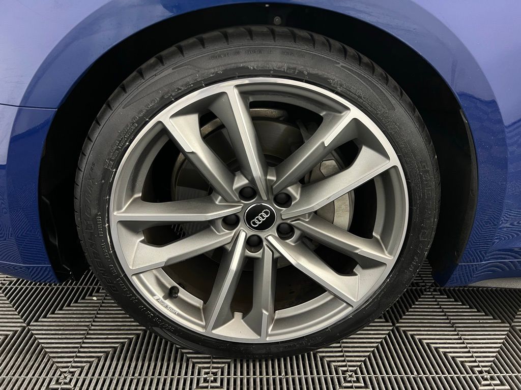 Vehicle image 10 of 45