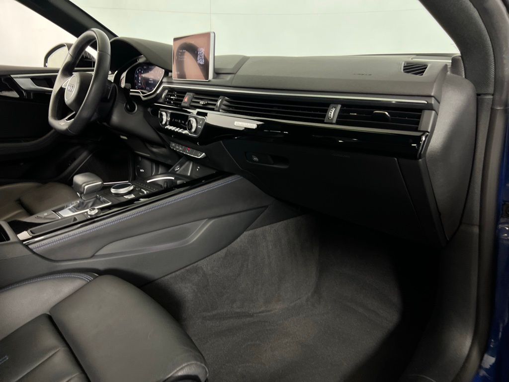 Vehicle image 18 of 45