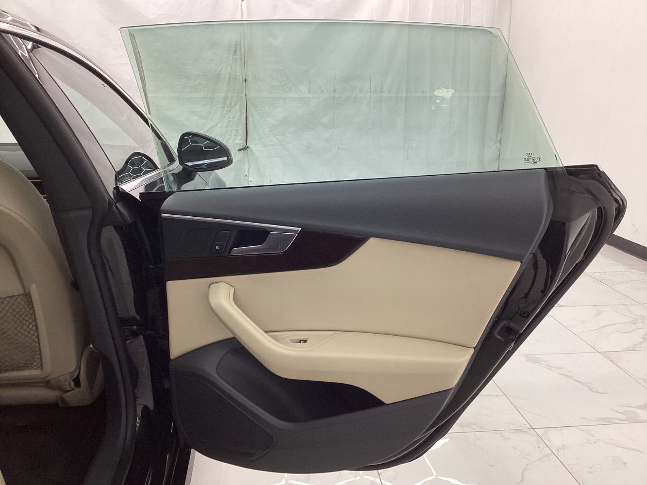 Vehicle image 23 of 51