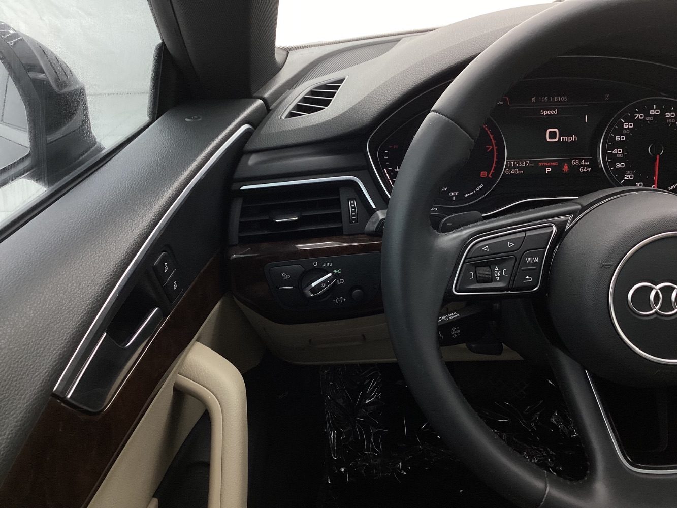 Vehicle image 29 of 51