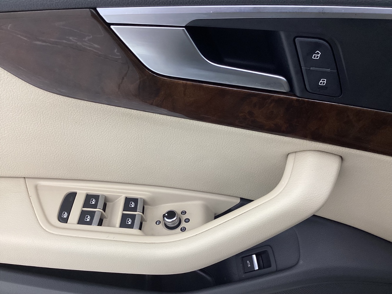 Vehicle image 36 of 51